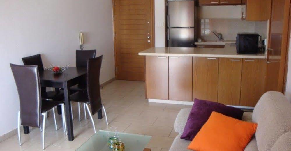 River Beach Apartments リマソール エクステリア 写真